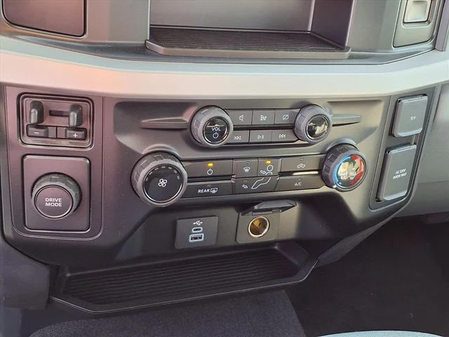 New 2024 Oxford White Ford XLT image 11