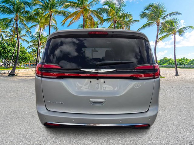 New 2026 Silver Mist Clear-Coat Exterior Paint Chrysler Select image 10