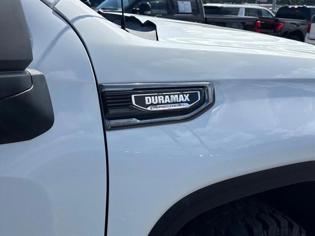 Used 2022 White GMC AT4 image 11