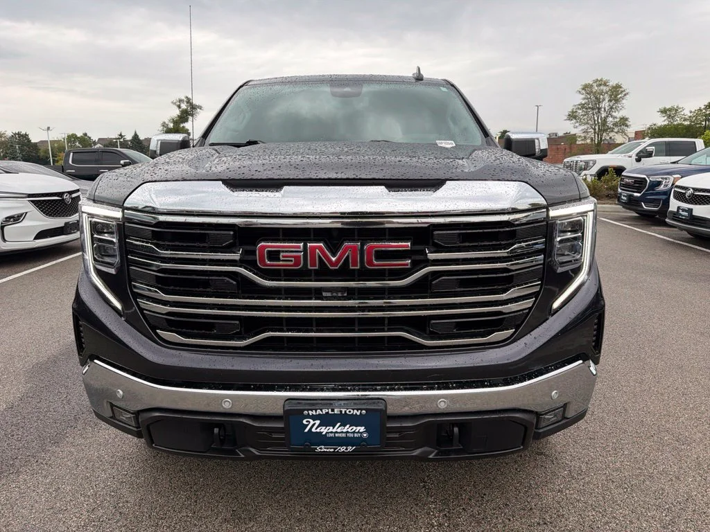 Used 2024 Silver GMC SLT image 3