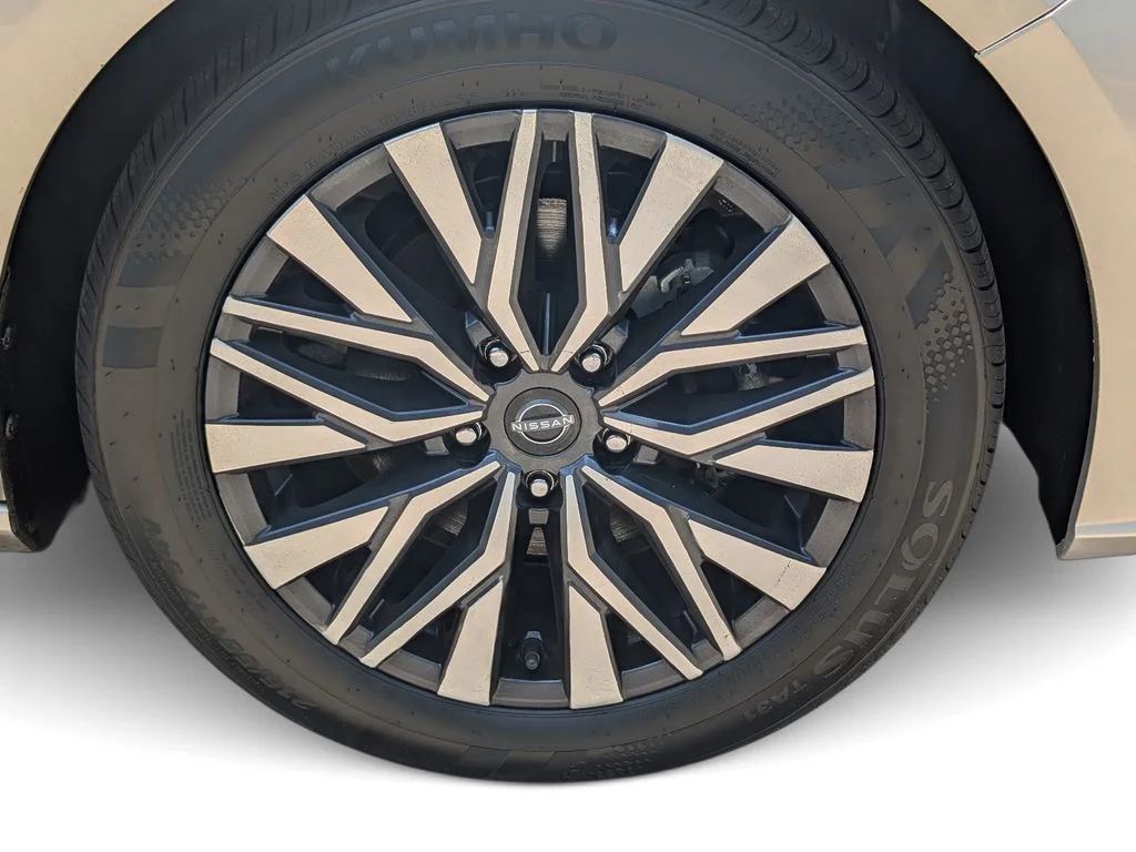 Used 2025 Silver Nissan 2.5 SV image 6