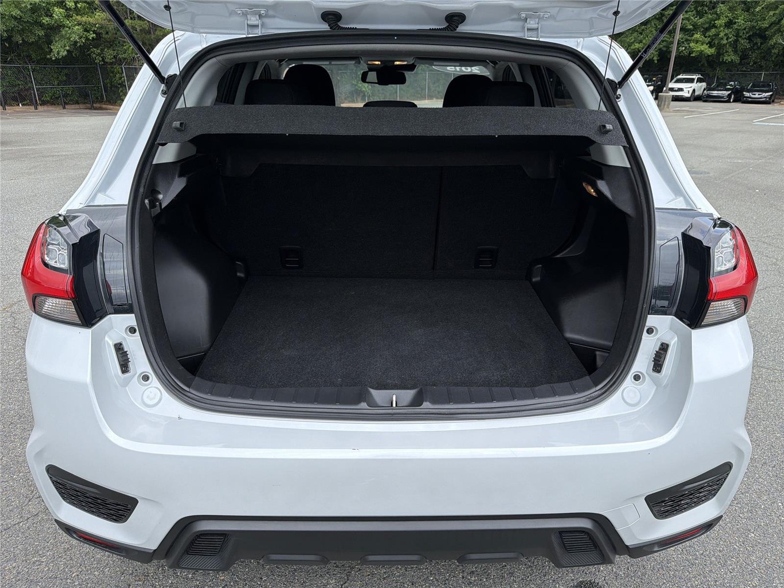 Used 2023 White Diamond Mitsubishi ES image 26