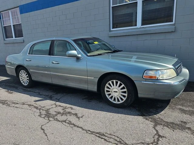 Used 2004 Blue Lincoln Signature image 3