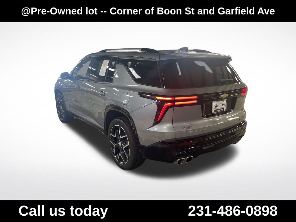 Used 2025 Gray Chevrolet High Country image 3