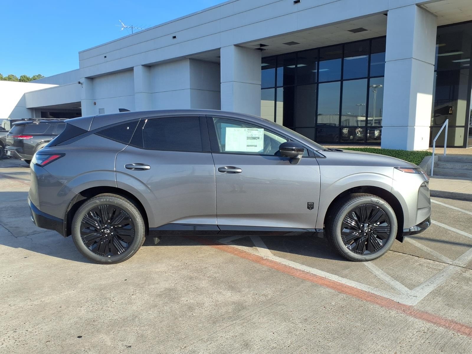 2027 Nissan Murano photo 7 of 24