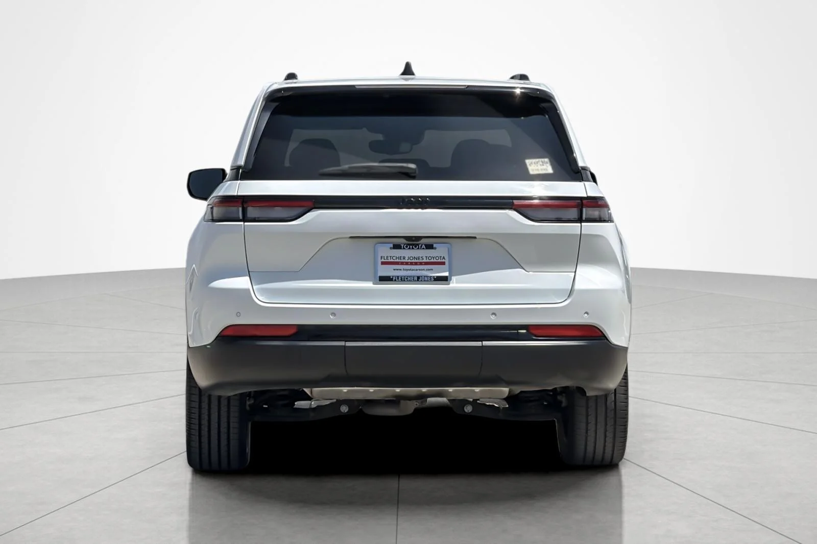 Used 2023 BRIGHT WHITE Jeep Altitude image 4