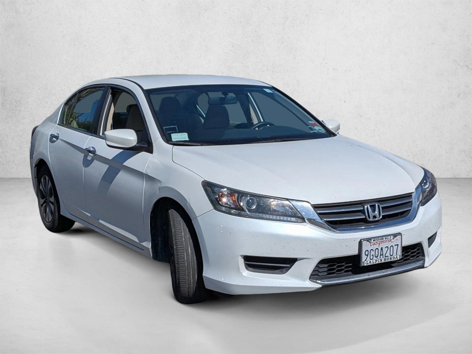 Used 2013 White Honda LX image 3