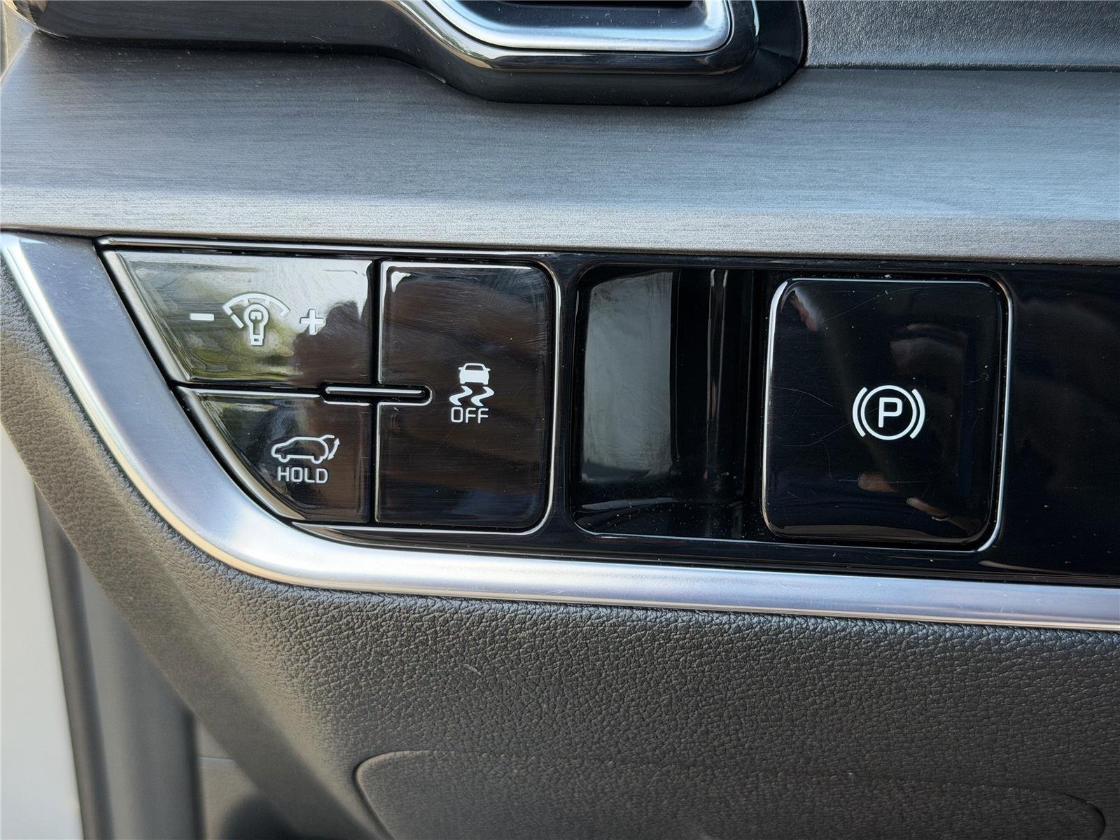 Used 2023 Wolf Gray Kia X-Line image 17