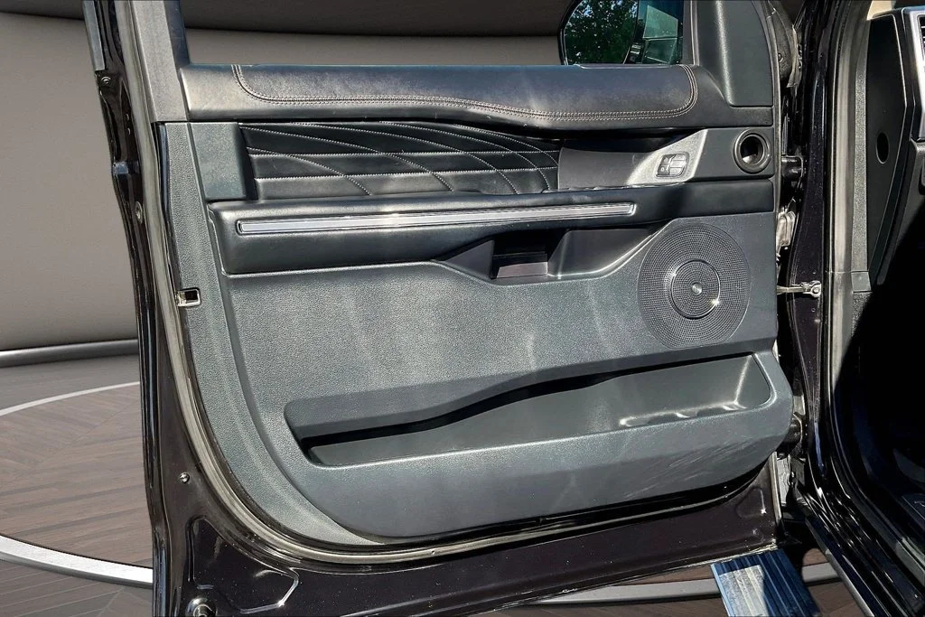 Used 2020 Black Ford Platinum image 22