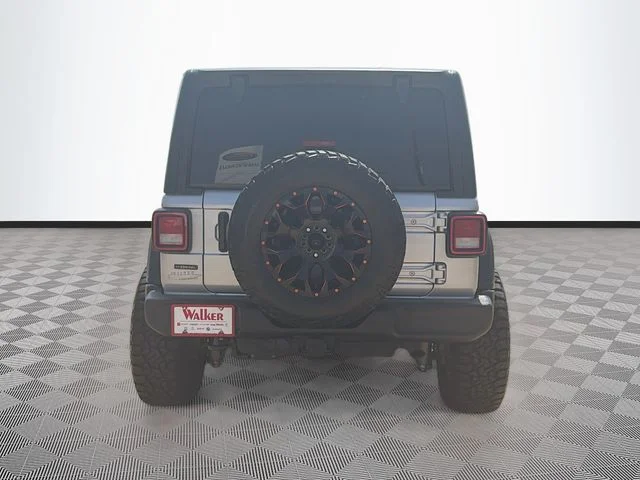 Used 2022 Silver Jeep Unlimited Sport Altitude image 6