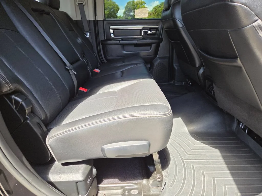 Used 2018 Brilliant Black Crystal Pearlcoat Ram Laramie image 18