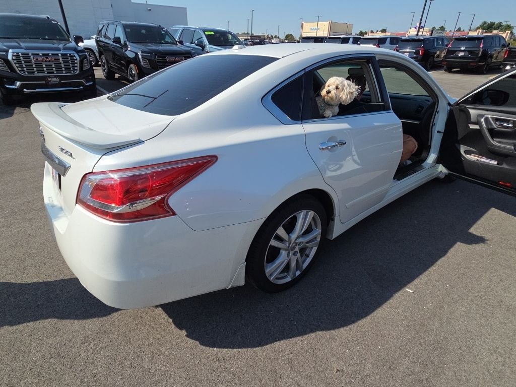 Used 2013 Pearl White Metallic Nissan 3.5 SL image 12