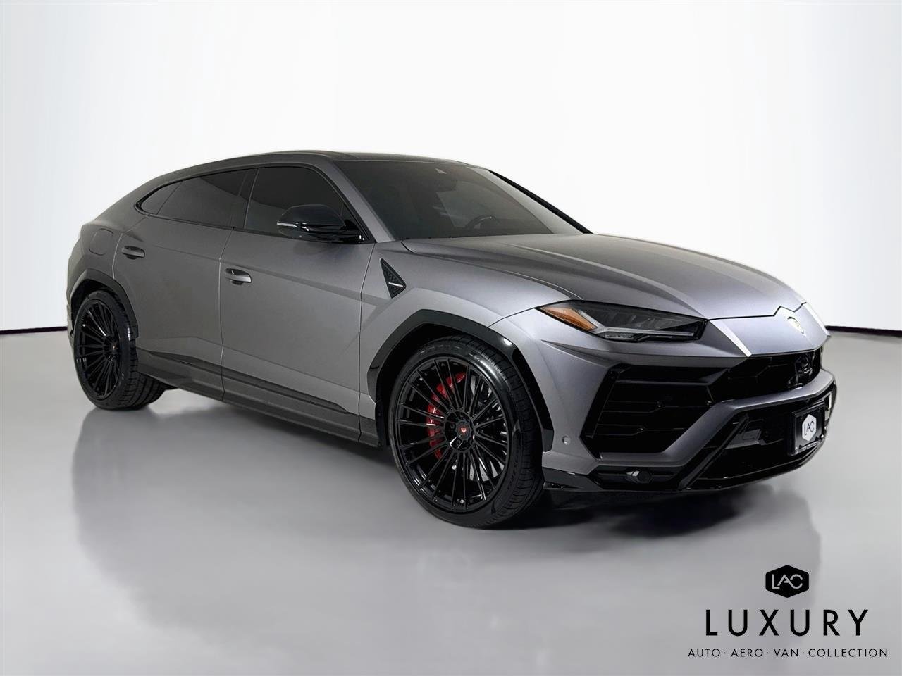 Used 2022 Grigio Nimbus Matt/Verde Scandal Lamborghini Graphite Capsule image 3