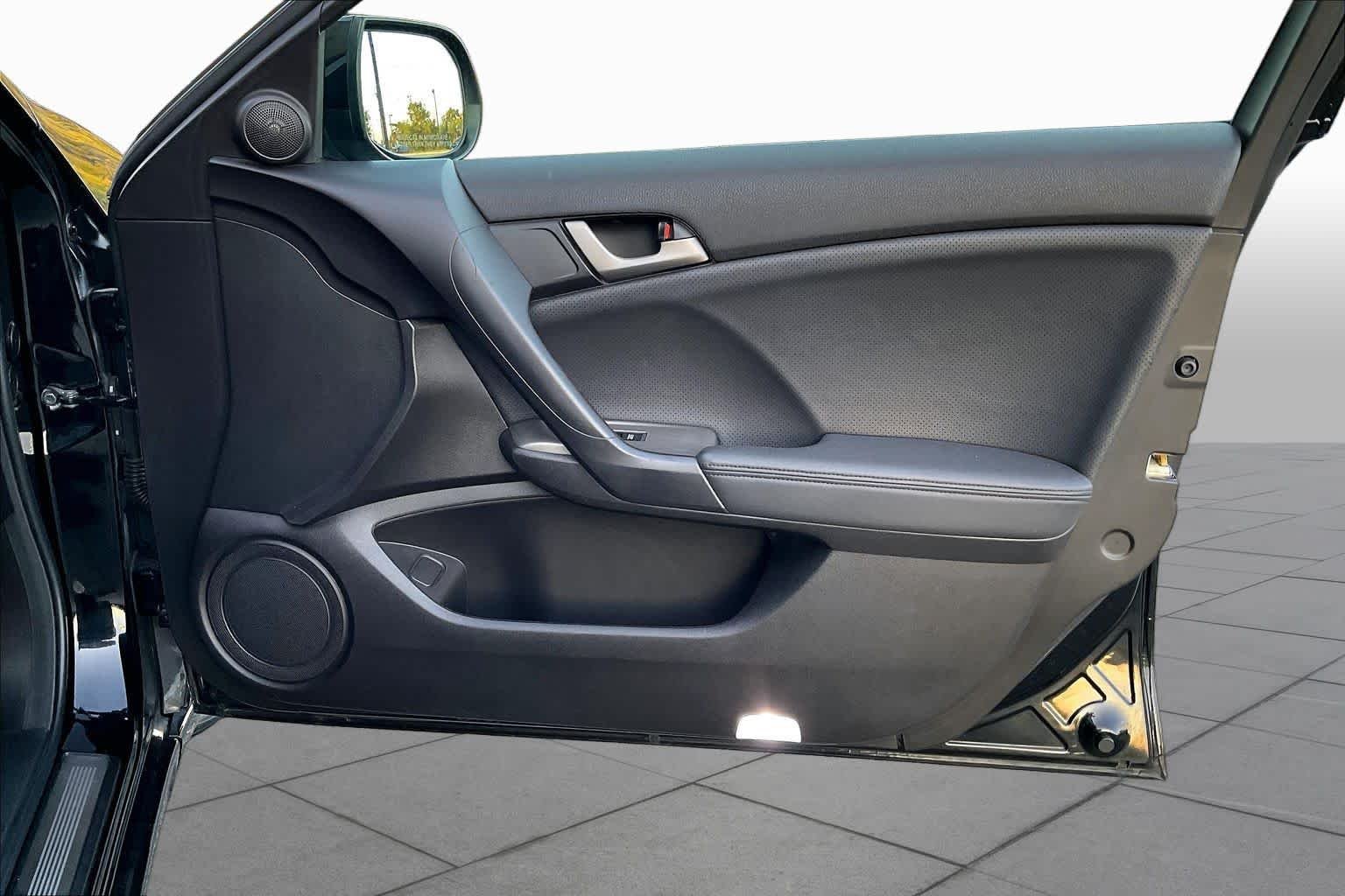 Used 2010 Crystal Black Pearl Acura  image 21