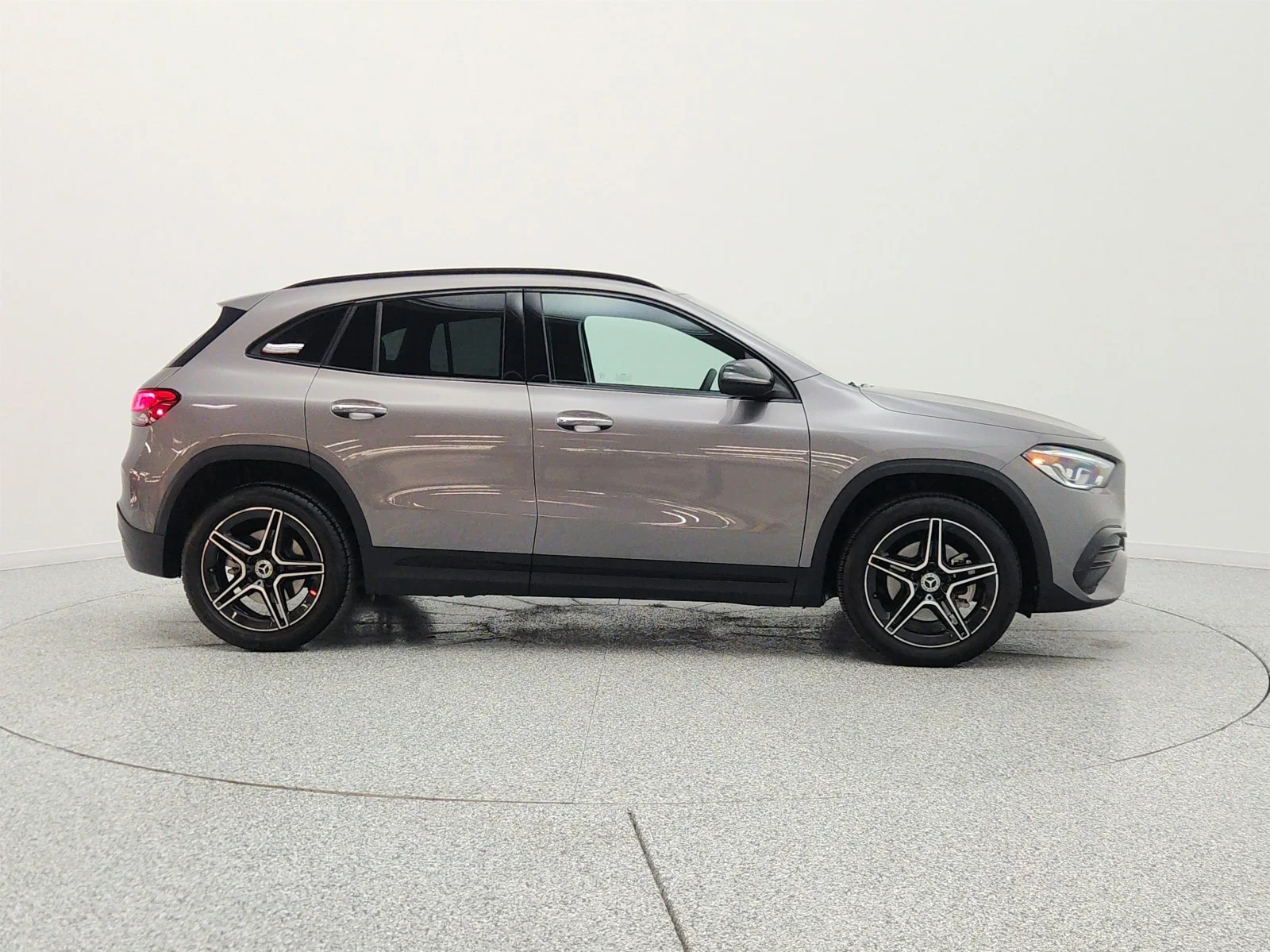Used 2022 Mountain Grey Metallic Mercedes-Benz GLA 250 SUV image 4