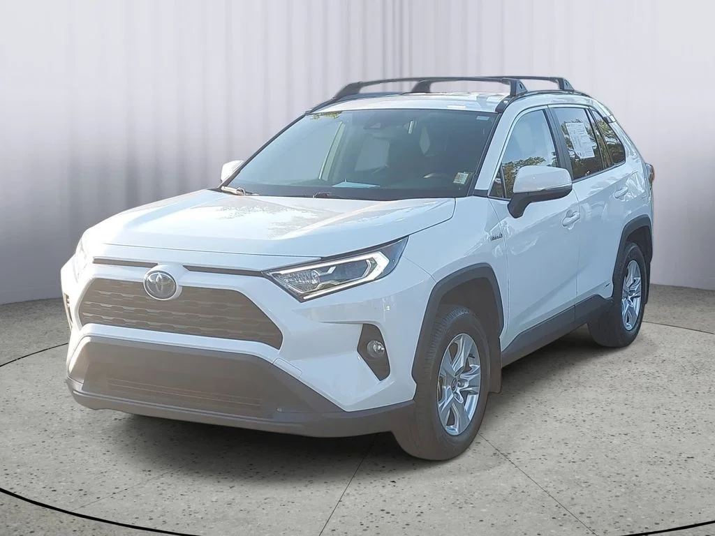 Used 2021 White Toyota XLE image 7