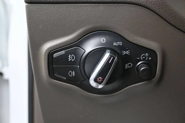 Used 2024 White Frost Tricoat Buick Avenir image 13