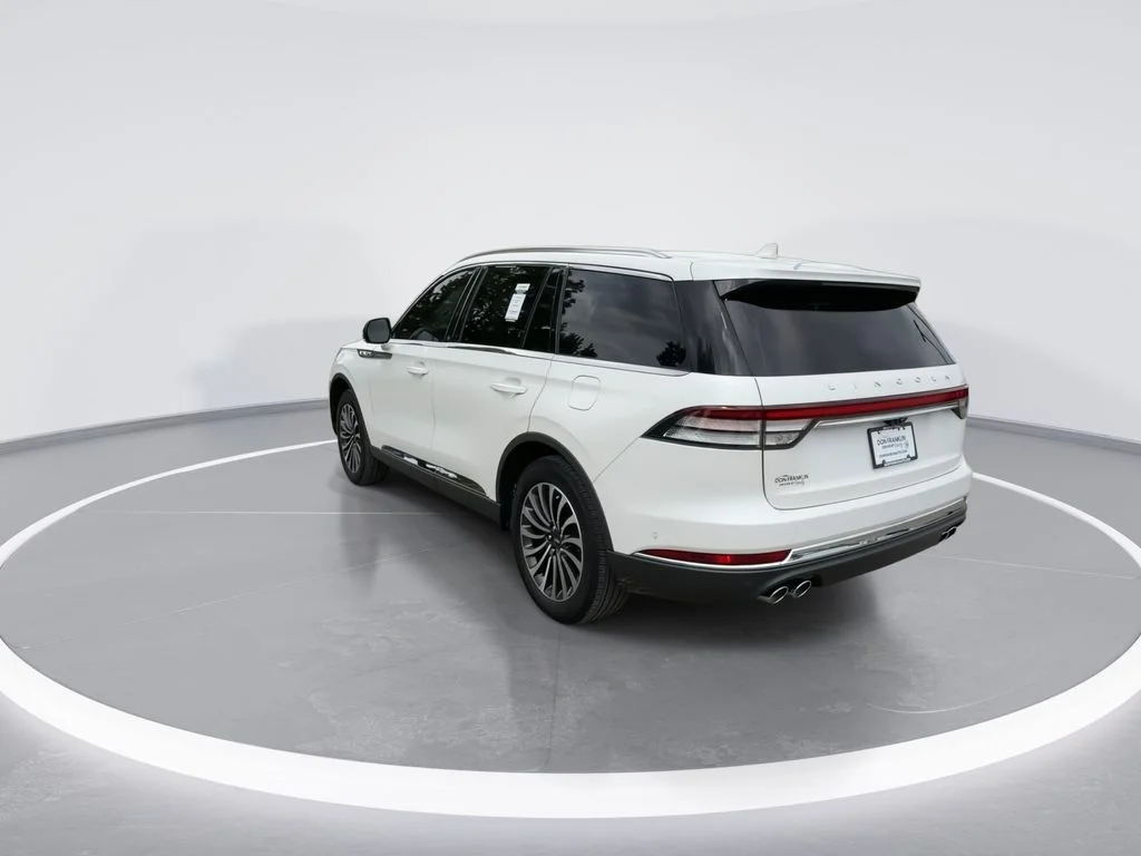 Used 2023 White Lincoln Reserve image 7