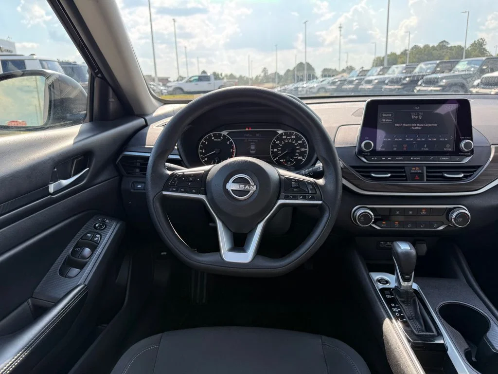 Used 2025 Black Nissan 2.5 SV image 8