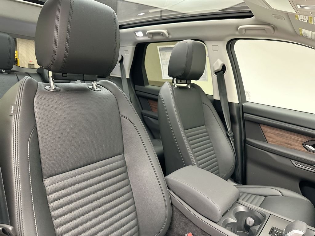 Used 2025 Hakuba Silver Metallic Land Rover S image 4