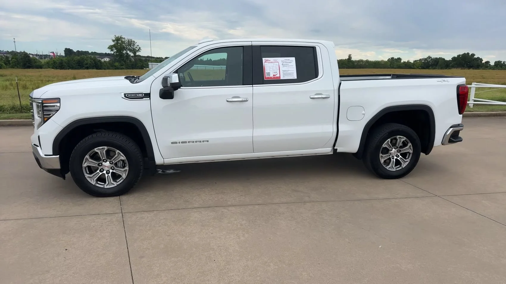 Used 2024 Summit White GMC SLT image 5