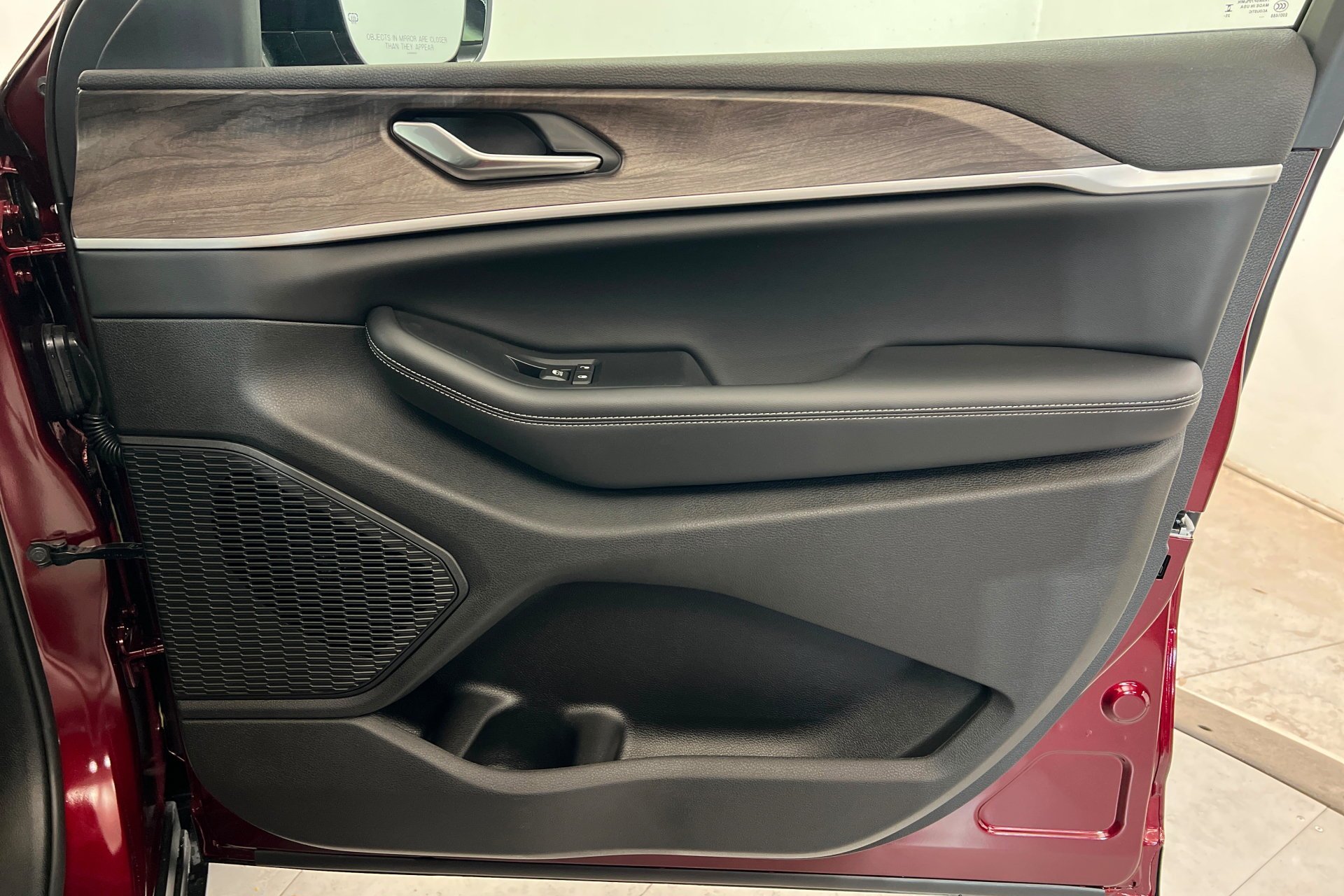 New 2026 Velvet Red Pearl-Coat Exterior Paint Jeep Laredo Altitude image 24