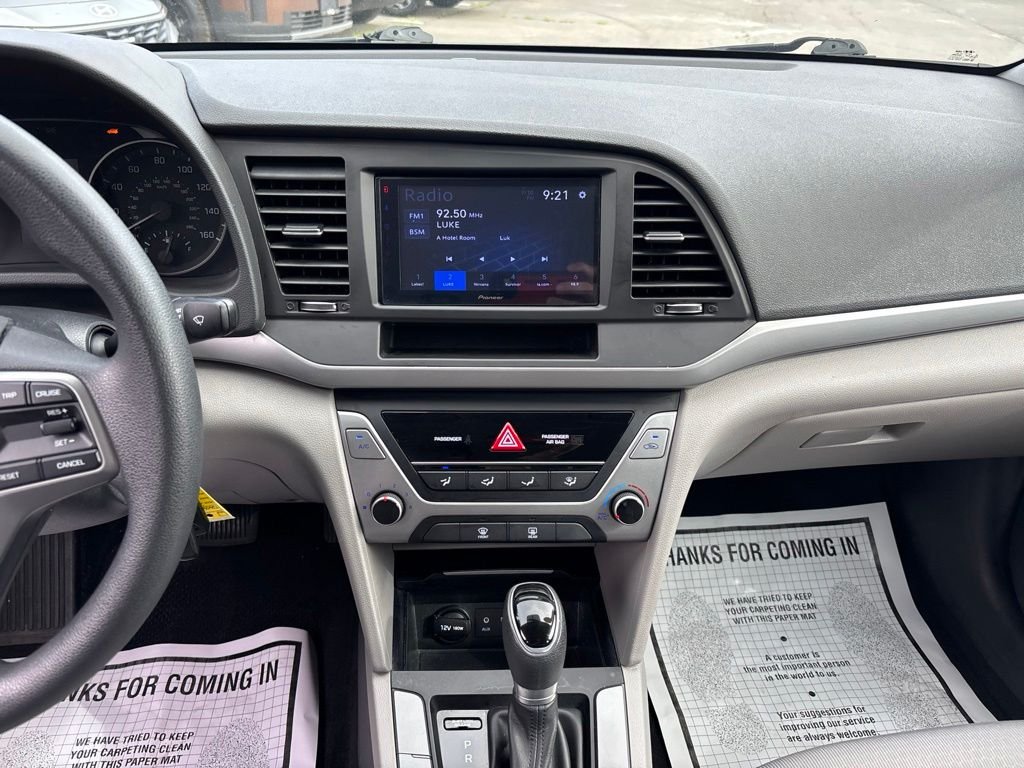 Used 2018 Gray Hyundai SE image 27