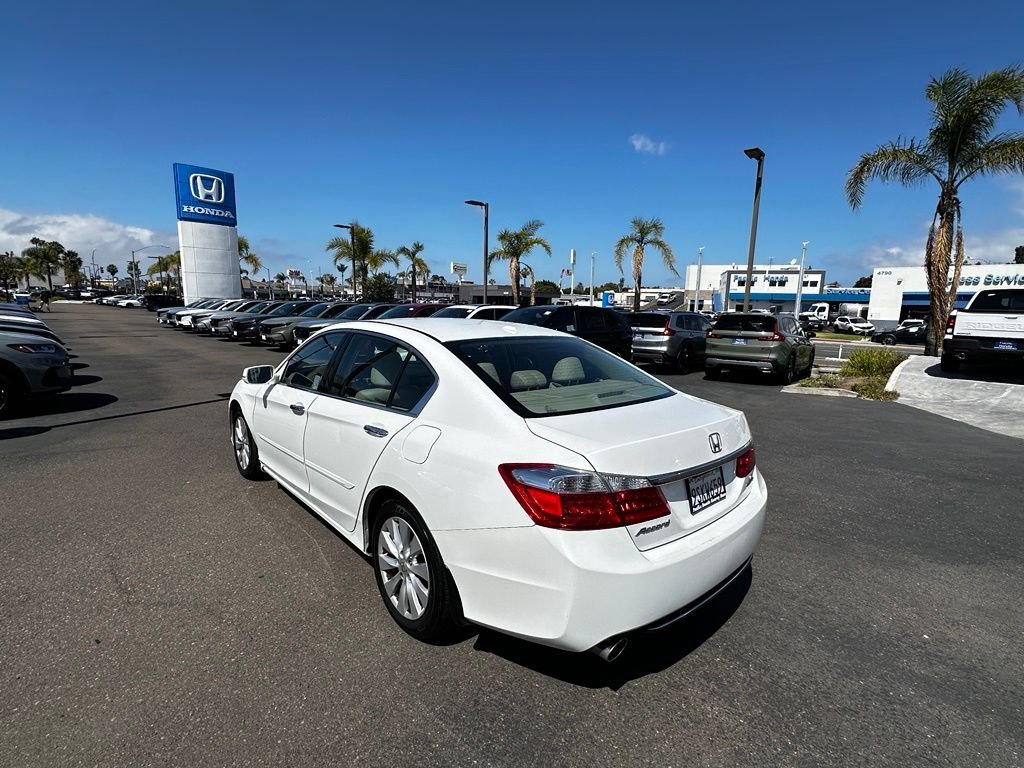 Used 2015  Honda Touring image 3