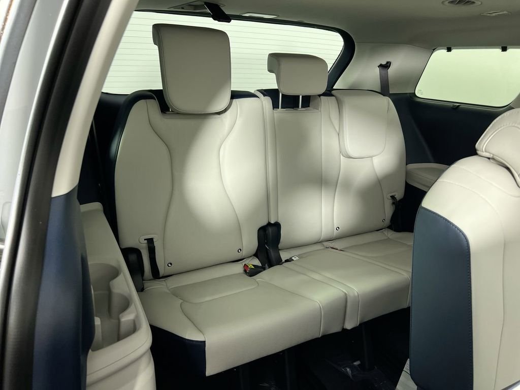 New 2026 Ceramic Silver Kia EX image 28