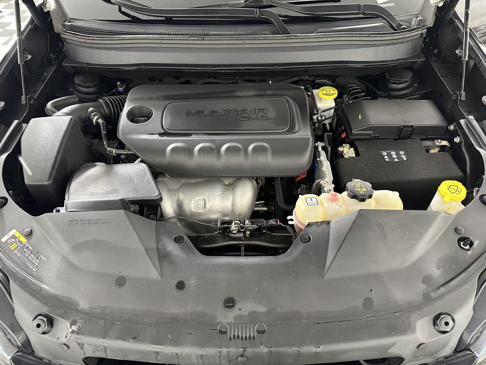 Used 2019 Diamond Black Crystal Pearlcoat Jeep Latitude Plus image 18