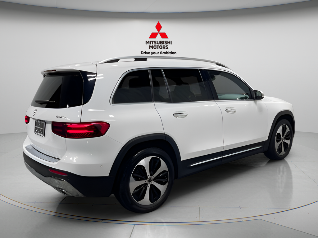 Used 2025  Mercedes-Benz GLB 250 4MATIC® image 3