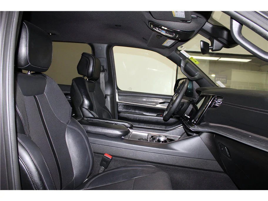 Used 2024 Baltic Gray Metallic Clearcoat Jeep Series II image 24
