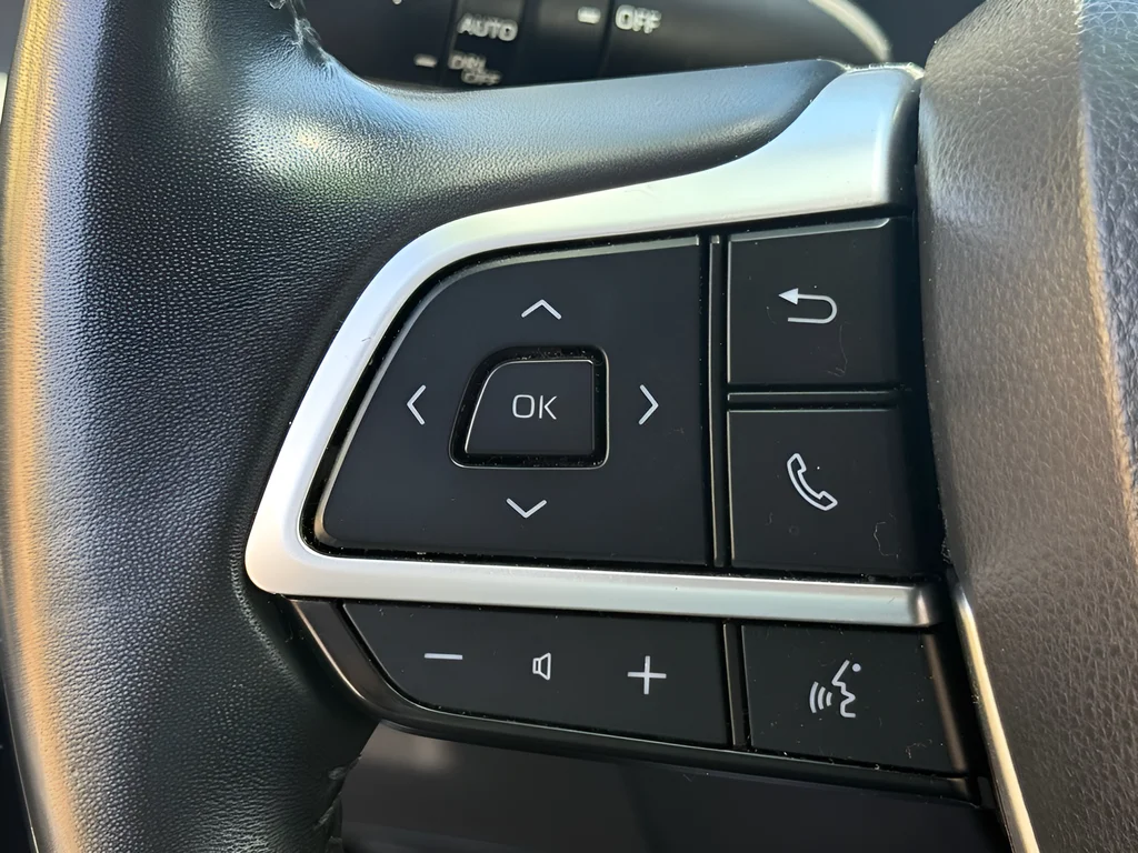 2023 Toyota Highlander LE - Photo 16