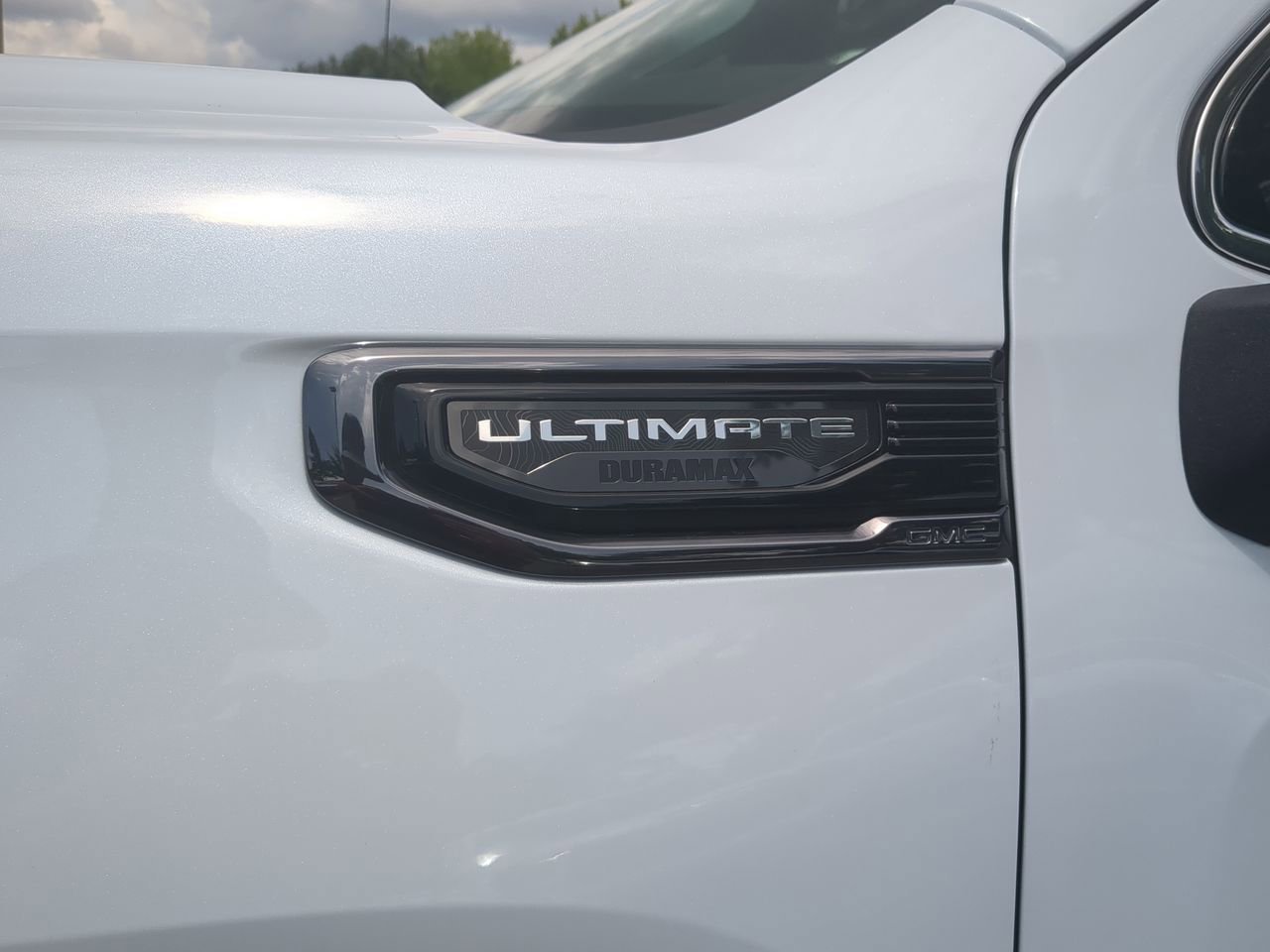 New 2026 Glacier White Tricoat GMC Denali Ultimate image 33