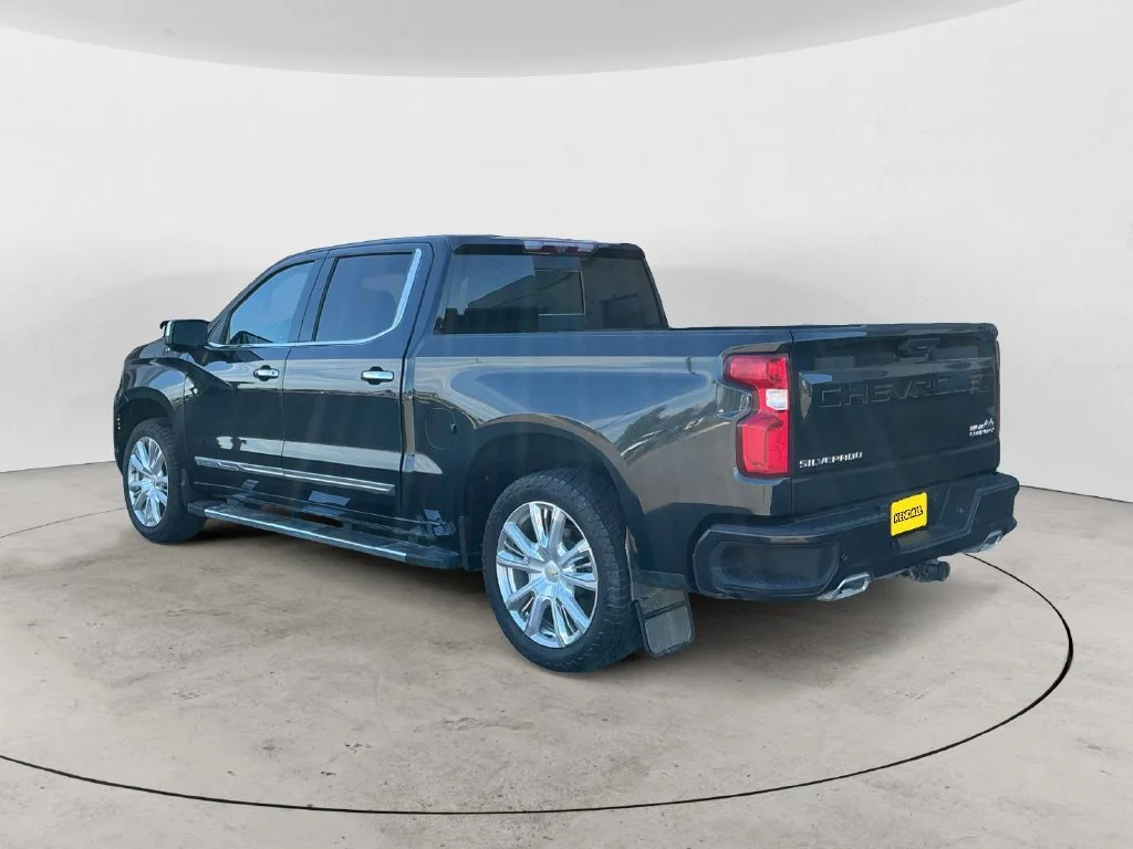 Used 2023 Dark Ash Metallic Chevrolet High Country image 11