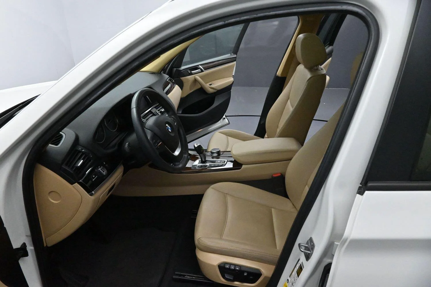 Used 2017 Alpine White BMW xDrive28i image 12