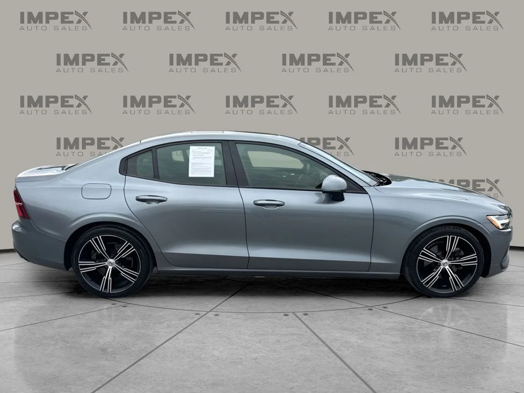 Used 2020 Gray Volvo T5 Momentum image 6