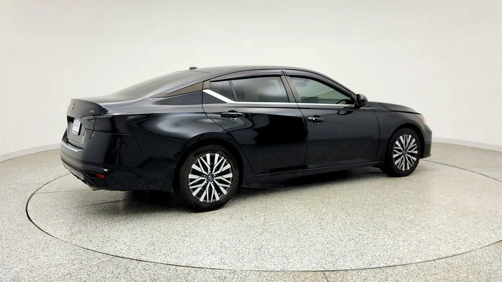Used 2023 Super Black Nissan 2.5 SV Sedan w/ Moonroof, ProPILOT Assist & 12.3-Inch Touchscree image 5