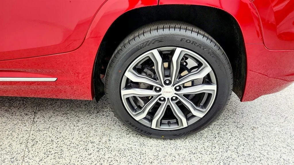 Used 2020 Red Quartz Tintcoat GMC FWD 4dr Denali w/ Premium Package & Skyscape Sunroof image 10