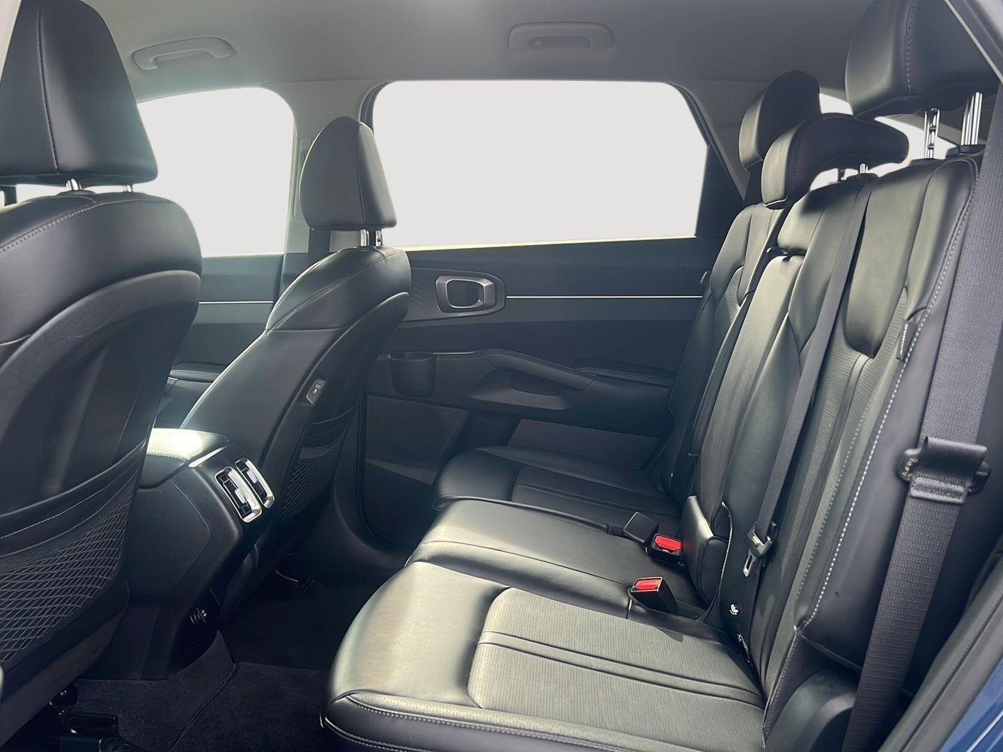 2025 Kia Sorento S - Photo 17