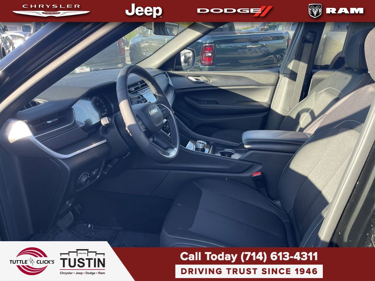 Used 2025 Diamond Black Crystal Pearlcoat Jeep Laredo image 20