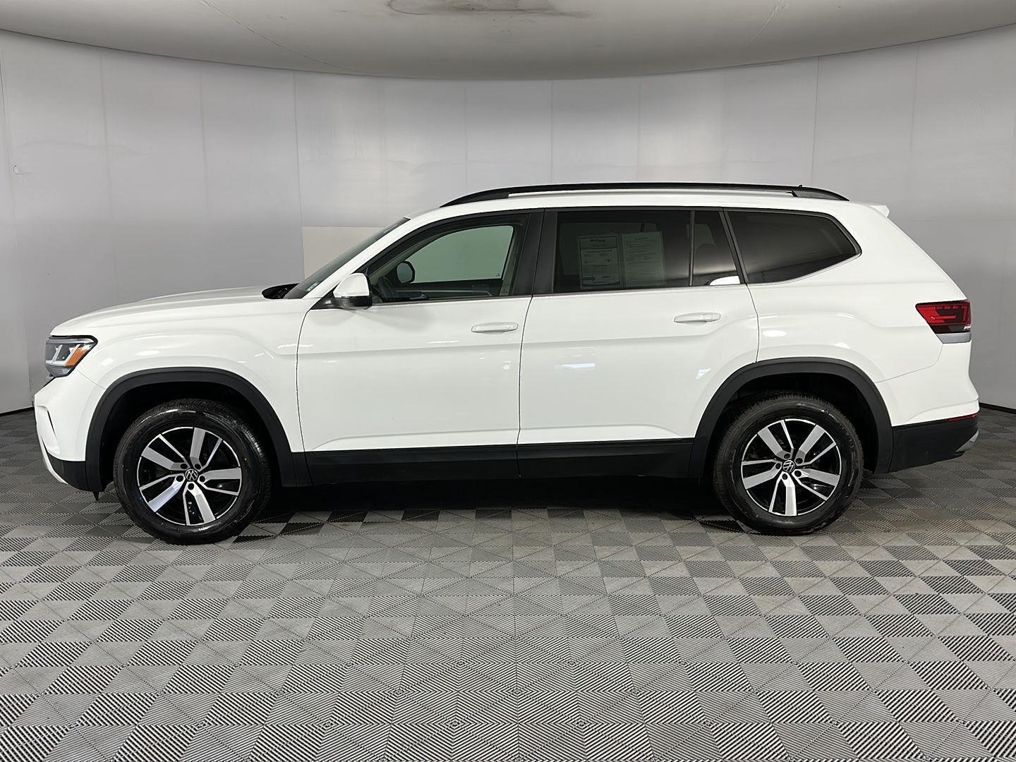 Used 2022 Pure White Volkswagen 2.0T SE image 15