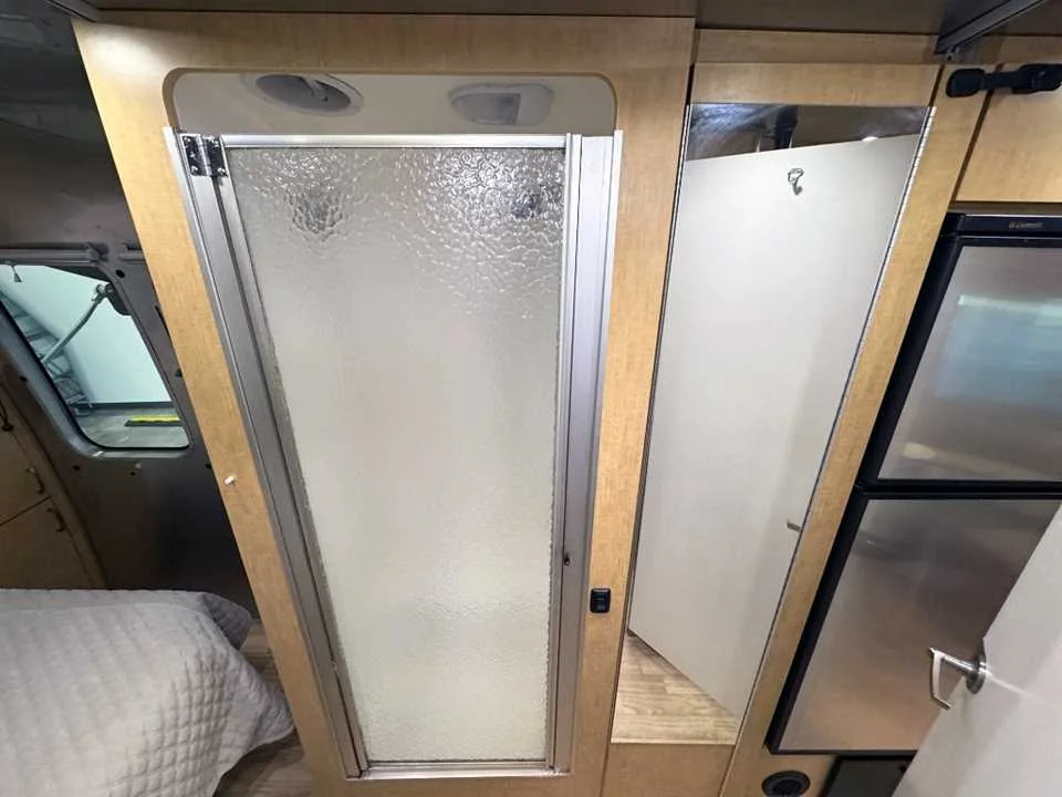 Used 2015  AIRSTREAM  image 31