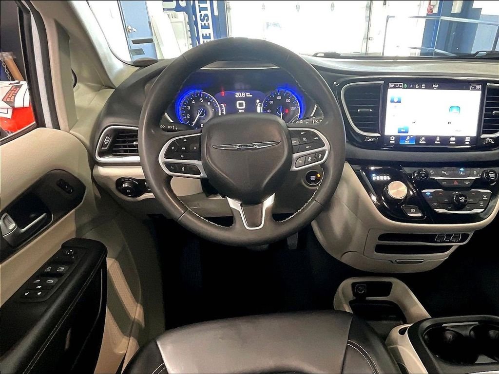 Used 2023 White Chrysler Touring L image 18