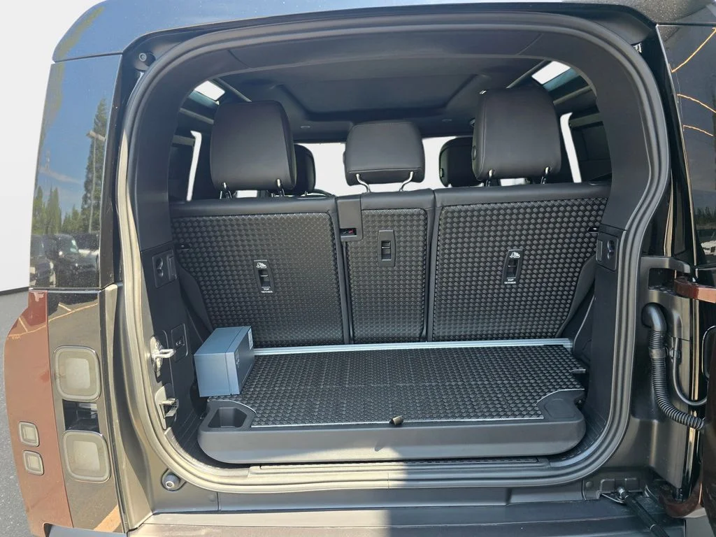 New 2026 Sedona Red LAND ROVER X-Dynamic SE image 11