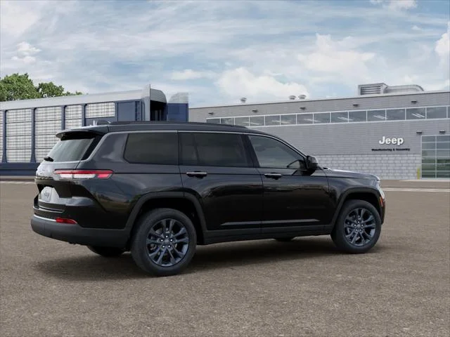 New 2026 Diamond Black Crystal Pearl-Coat Exterior Paint Jeep Limited image 14