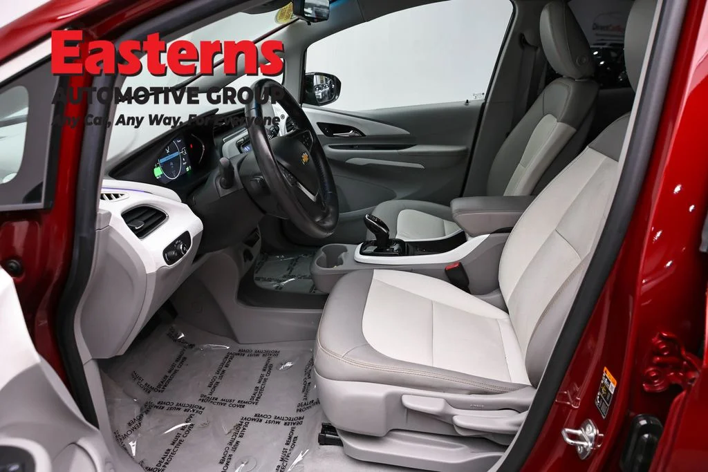Used 2018 Red Chevrolet Premier image 14