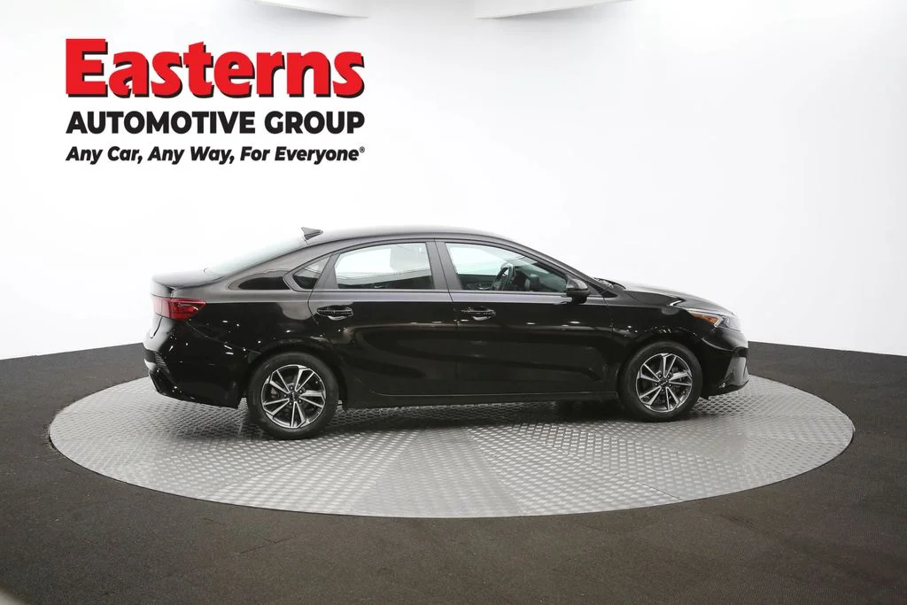 Used 2022 Black Kia LXS image 41
