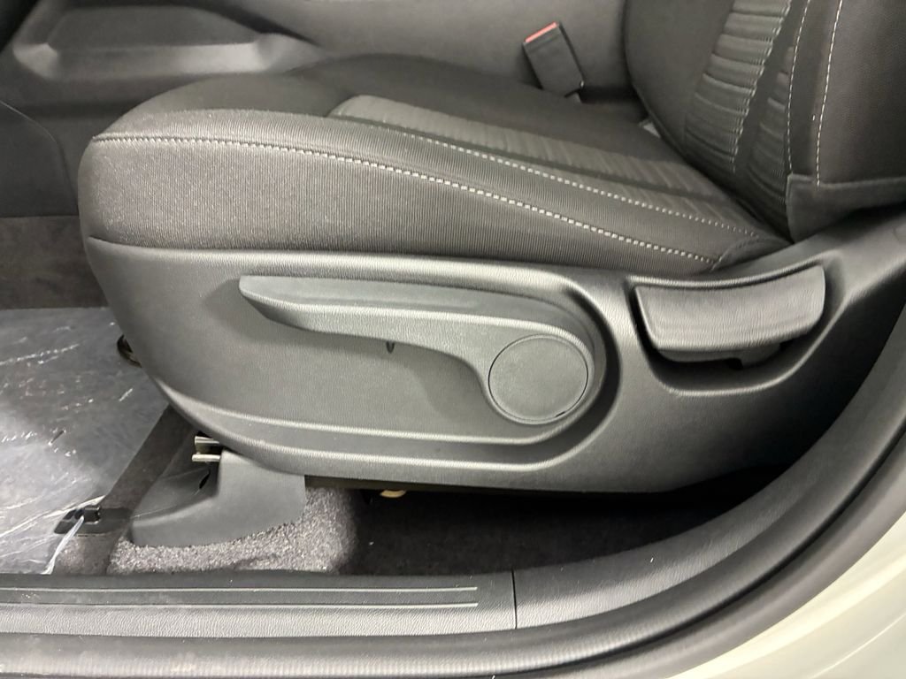 New 2026 Ivory Silver Kia LX image 17
