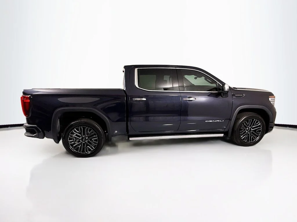 Used 2022 Silver GMC Denali Ultimate image 4